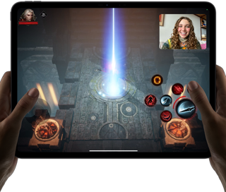 iPad Pro faisant tourner un jeu hautes performances dans SharePlay.